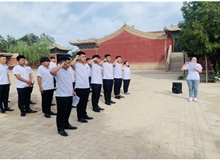 “緬懷先烈，瞻仰紅色文化”