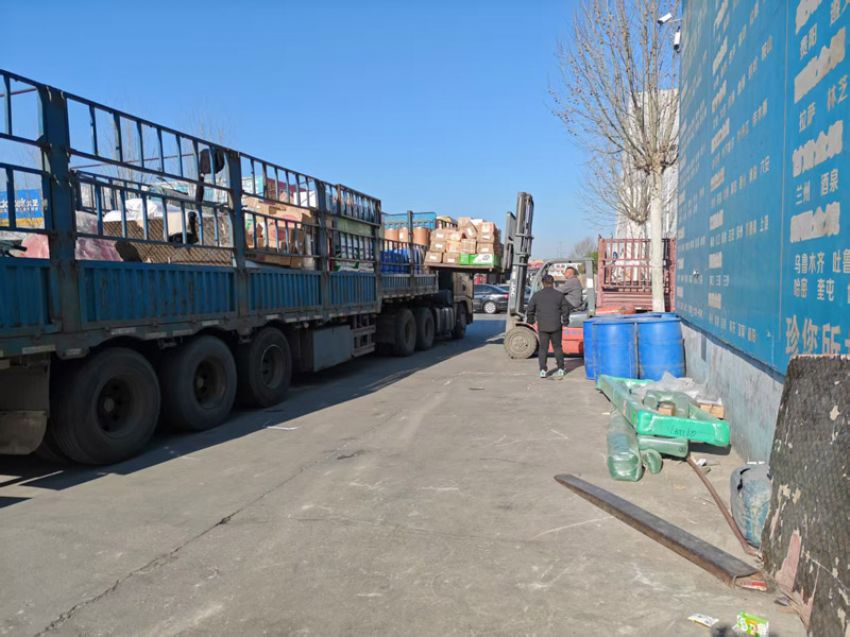 點擊查看詳細(xì)信息<br>標(biāo)題：發(fā)貨現(xiàn)場 閱讀次數(shù)：0