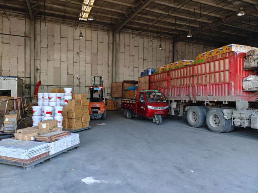 點(diǎn)擊查看詳細(xì)信息<br>標(biāo)題：發(fā)貨現(xiàn)場 閱讀次數(shù)：0