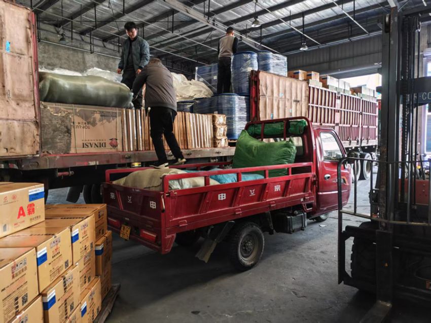 點(diǎn)擊查看詳細(xì)信息<br>標(biāo)題：發(fā)貨現(xiàn)場 閱讀次數(shù)：0