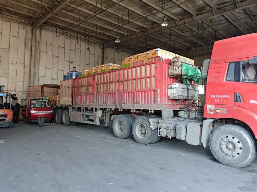 點(diǎn)擊查看詳細(xì)信息<br>標(biāo)題：發(fā)貨現(xiàn)場 閱讀次數(shù)：0