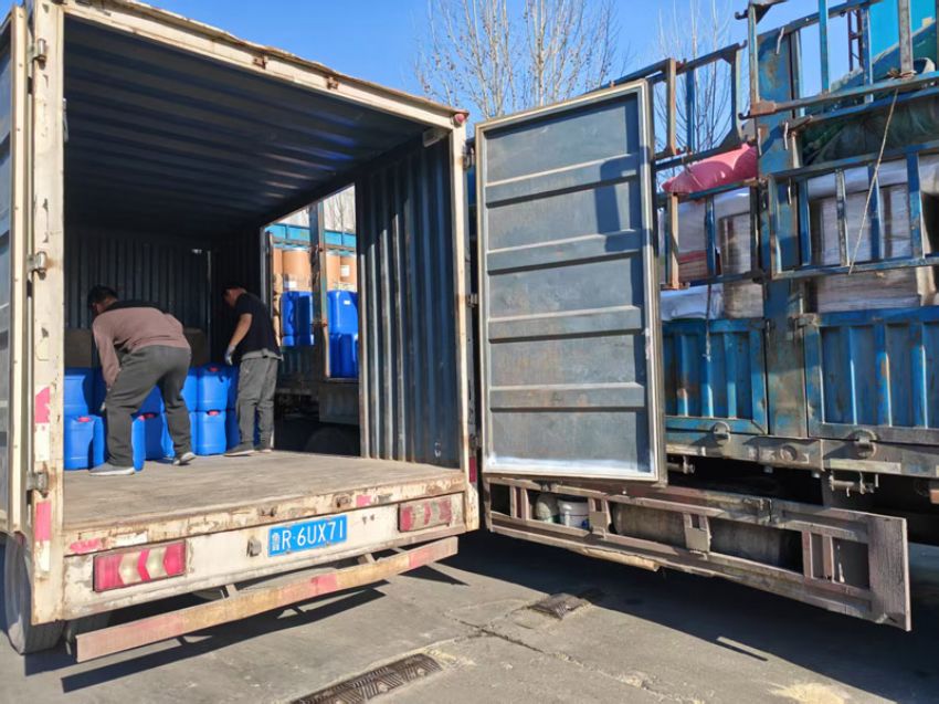 點(diǎn)擊查看詳細(xì)信息<br>標(biāo)題：發(fā)貨現(xiàn)場 閱讀次數(shù)：0