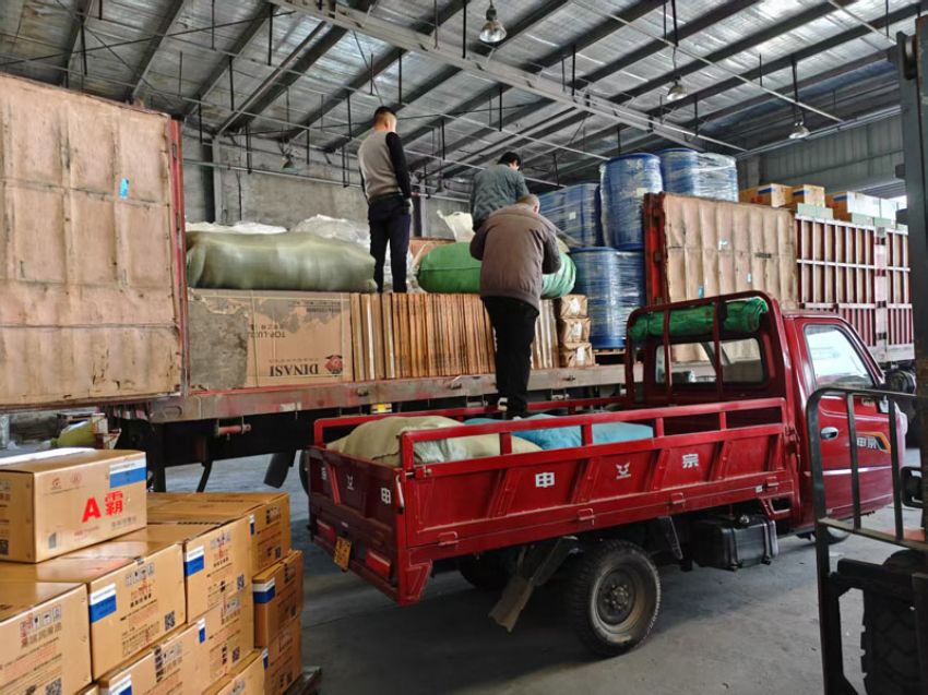 點擊查看詳細信息<br>標題：發(fā)貨現(xiàn)場 閱讀次數(shù)：0