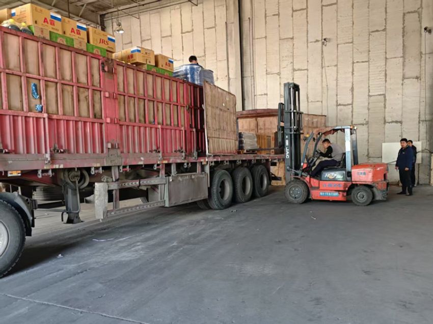 點擊查看詳細信息<br>標題：發(fā)貨現(xiàn)場 閱讀次數(shù)：0